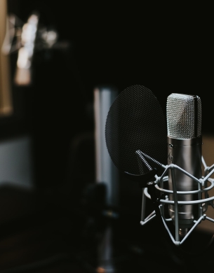 استديو وأجهزة حديثة ومتطورة